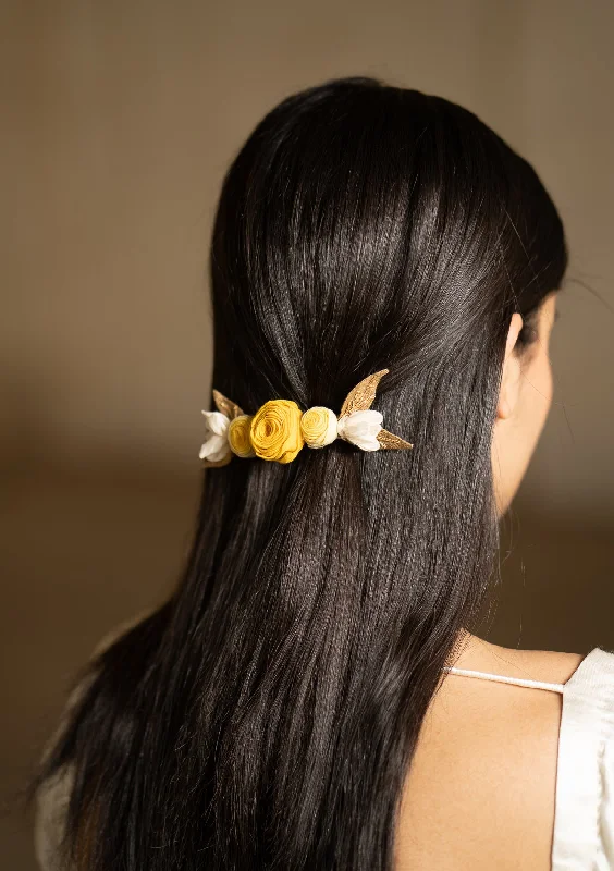 bold hair accessories for fashion-forward looks-Coda Floral Back Clip