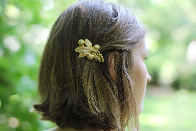 bohemian flower hairbands for weddings-Holiday Berries Barrette